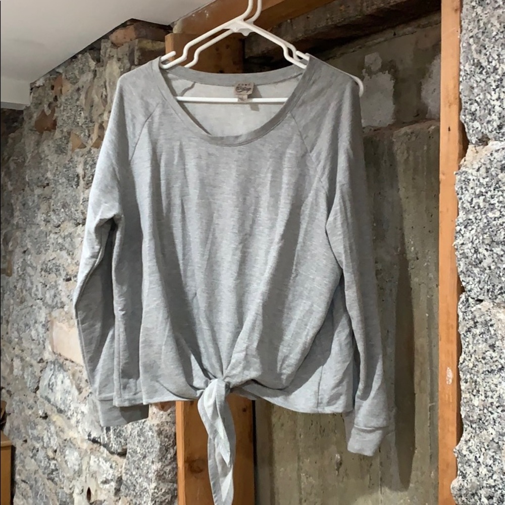 Women’s grey tie bottom long sleeve shirt